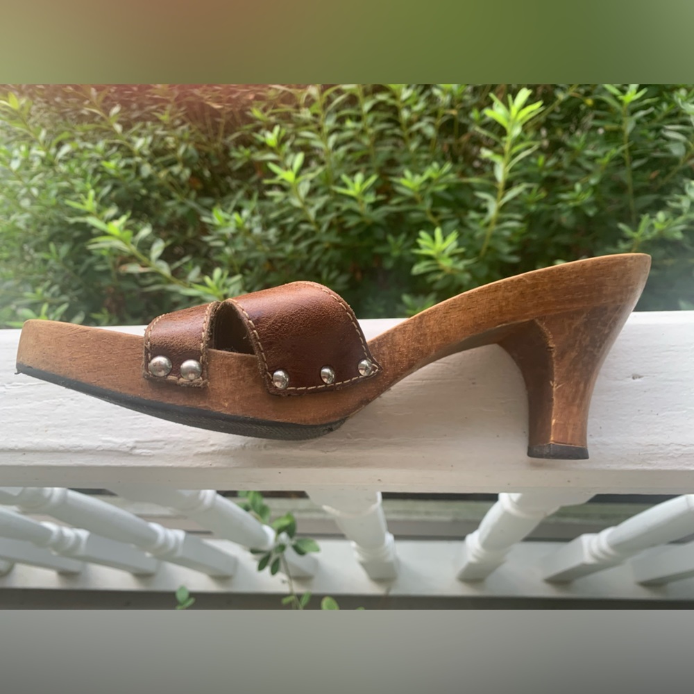 MIA Vintage Wood And Leather Sandals - Picture 6 of 7